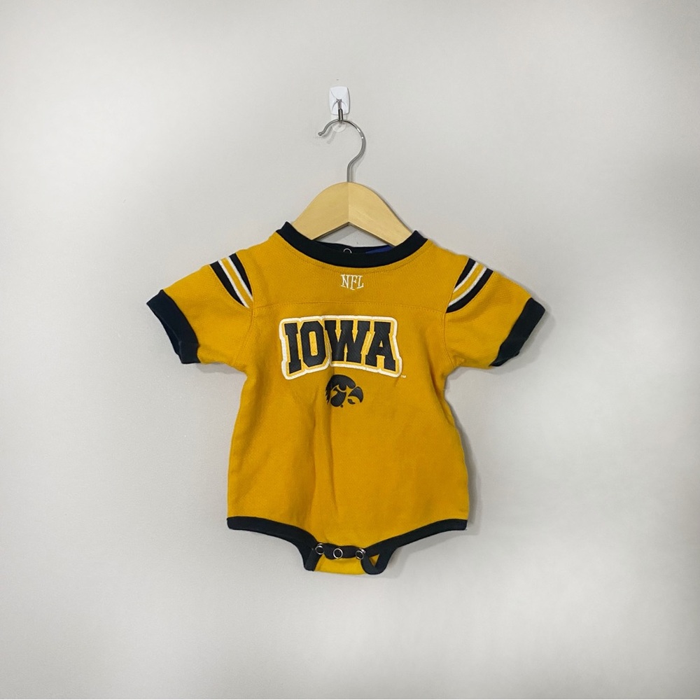 Unisex Infant NFL Iowa Hawkeyes 6-9 Months Onesie Bodysuit